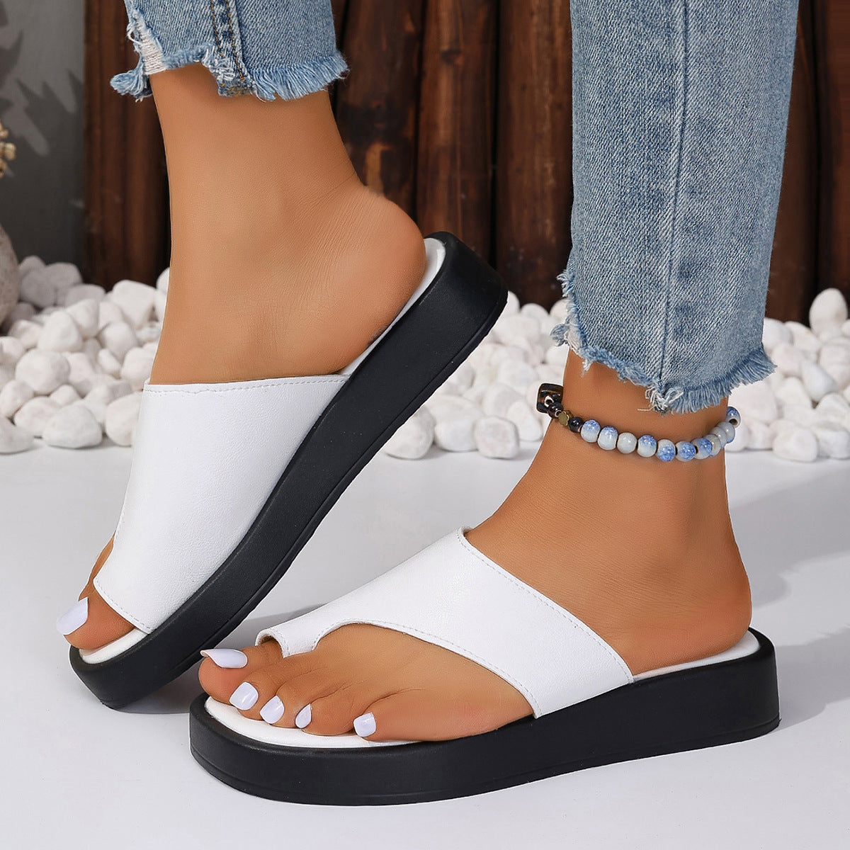 Women's Flat Clip Toe Slippers Thick Soles Solid Color Casual Summer Outdoor Shoes